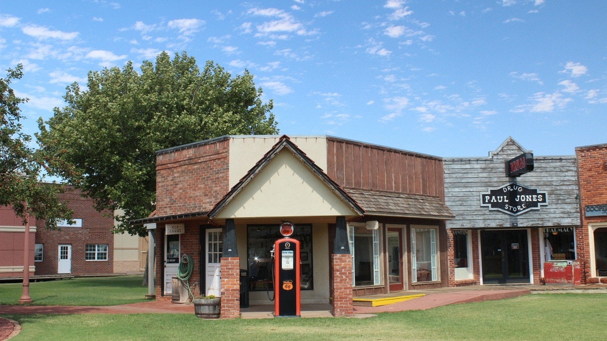 Click to Enlarge-Esc to Close EventPhotos/Route66/Route 66-3672 Gas Elk City.JPG